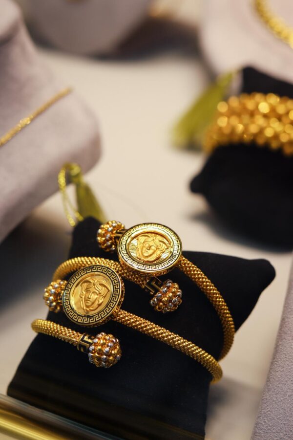 Twisted Chains