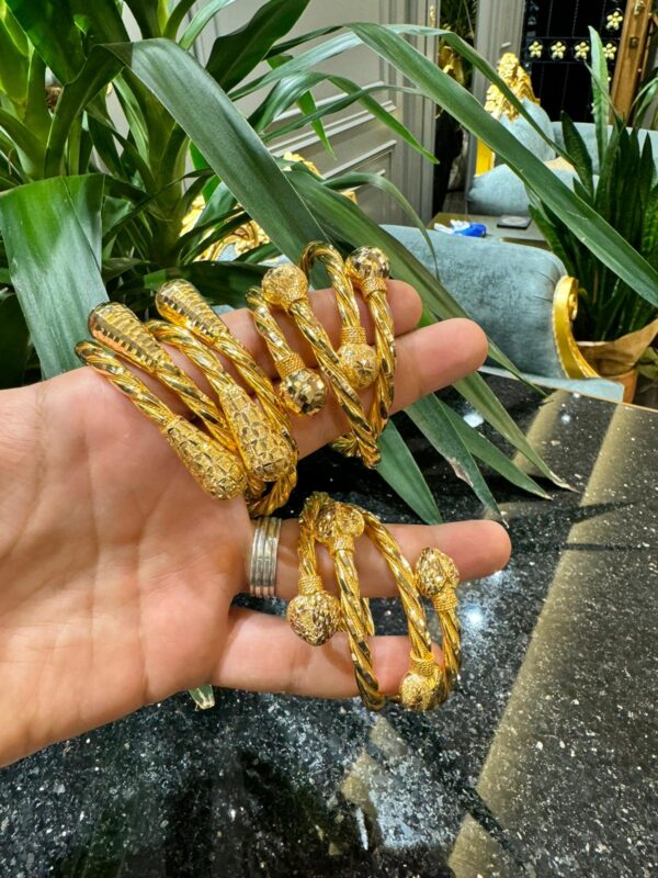 Twisted Chains